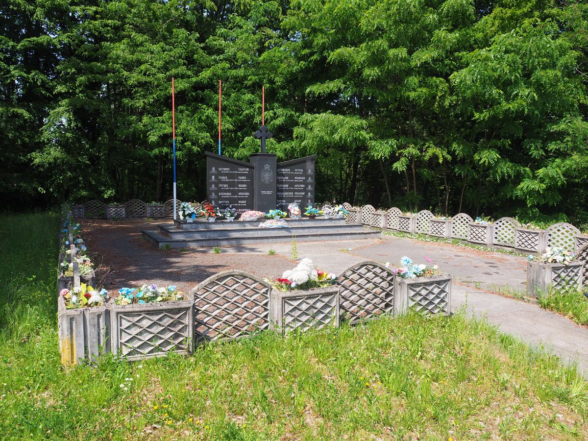 memorial-J7_1200.jpg